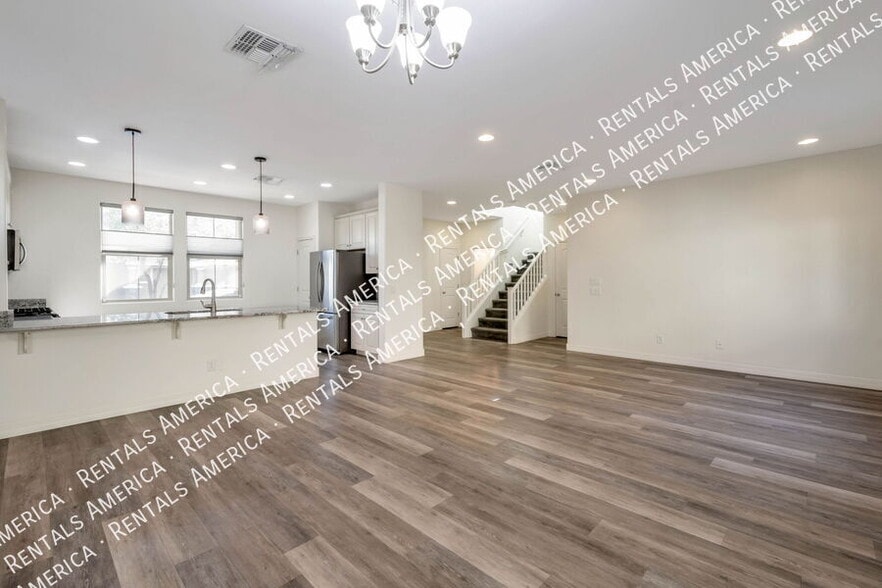 Building Photo - 1540 N Balboa