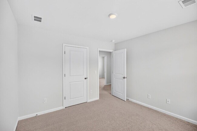 Building Photo - 129 Holly Leaf Ln
