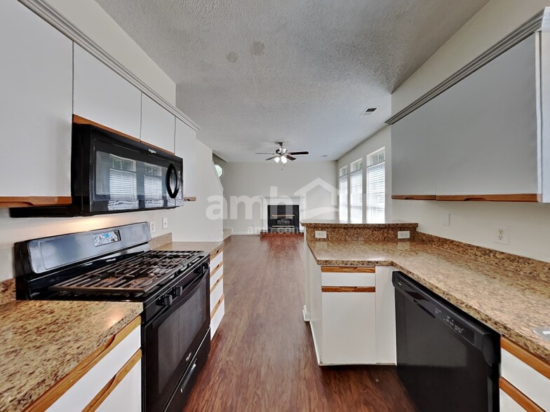 Building Photo - 1617 Oak Knoll Ln