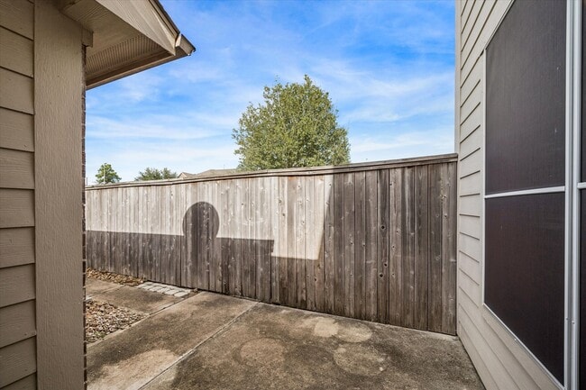 Building Photo - 16027 Powder Springs Ln