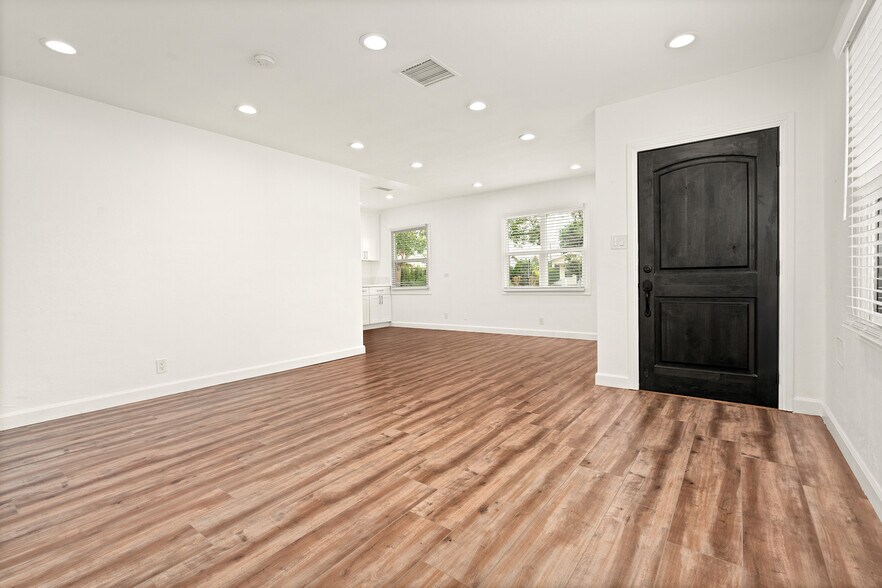 Building Photo - 653 Milford St