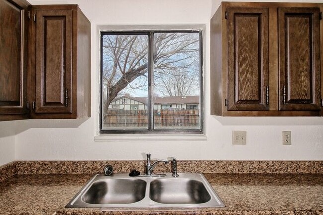 Building Photo - 2 Bedroom Apartment in Clifton - $1150