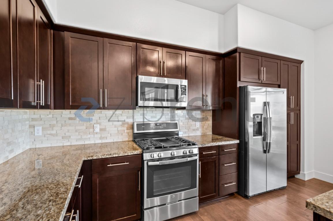 Building Photo - Unit 30