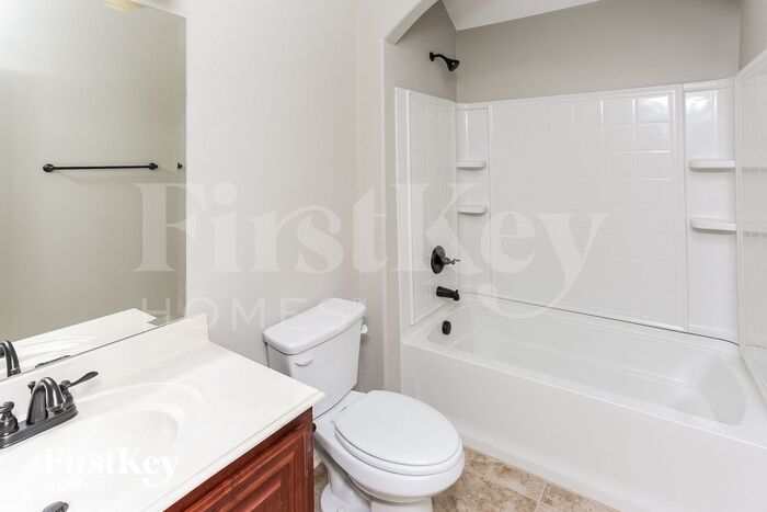 Building Photo - 921 Lucetta St
