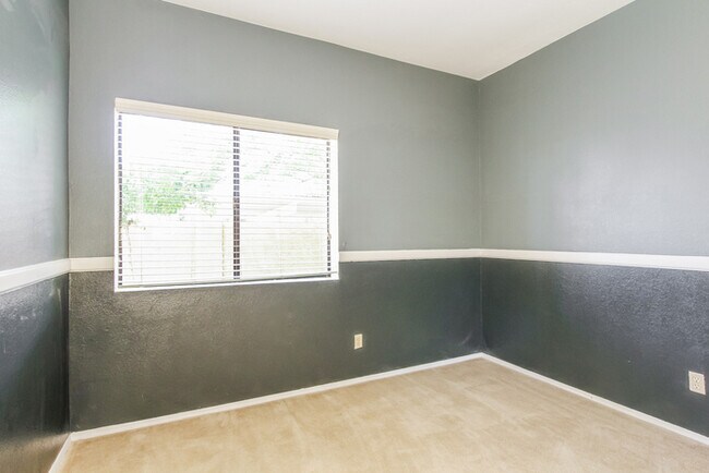 Building Photo - 2-Bed, 2-Bath Comfort in Chandler