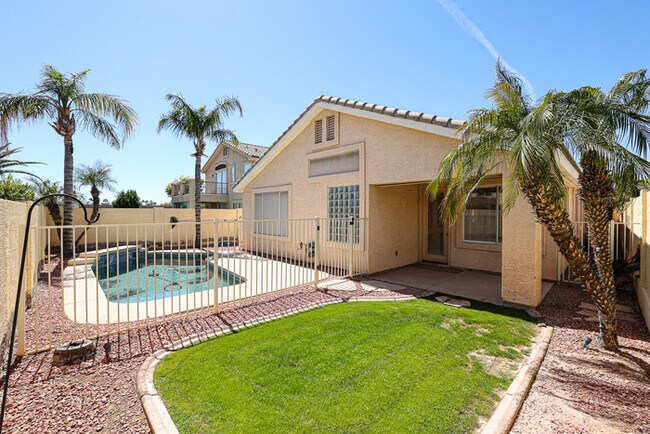 Building Photo - 4bed with pool