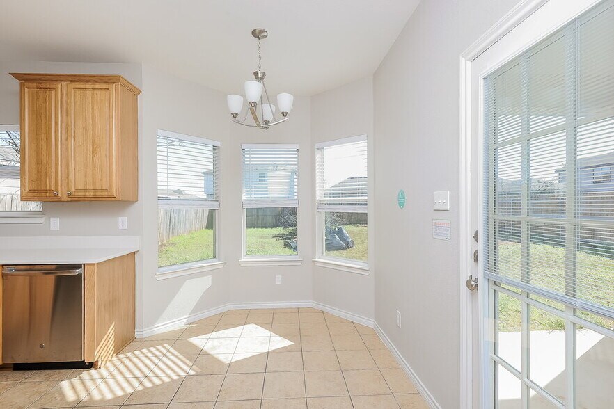 Building Photo - 1844 Alanbrooke Dr