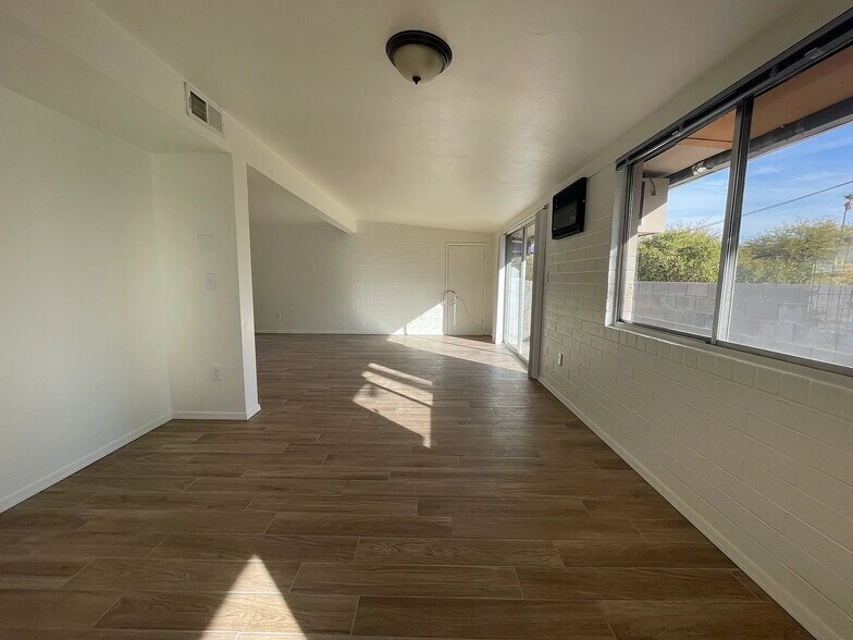 Building Photo - 1508 E Adelaide Dr