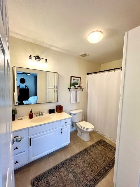 Primary attached bathroom - 6900 E Riverside Dr