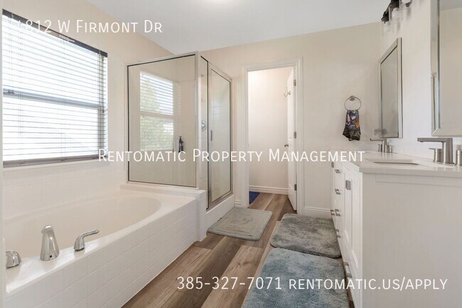 Building Photo - 4812 Firmont Dr
