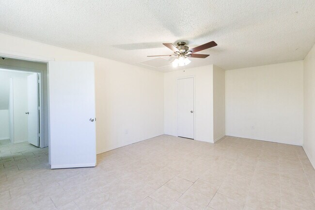 Building Photo - Spacious Backhouse Near Texas Tech, and Medical Centers!!