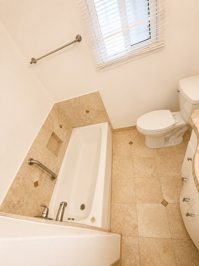 Building Photo - Updated 3-Bedroom Home with Bonus Room, New Appliances & New Central Air