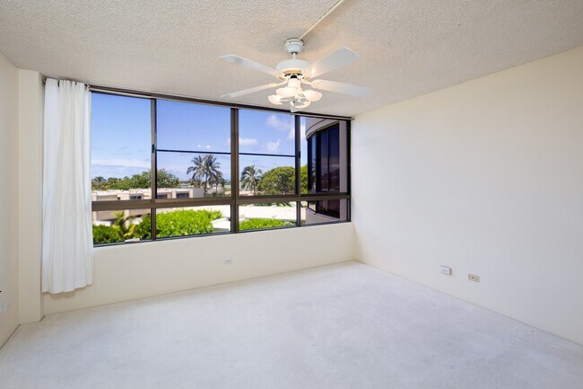 Building Photo - 6770 Hawaii Kai Dr