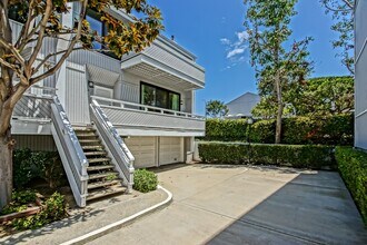 Building Photo - 14 Aries Ct
