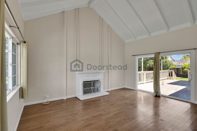 Building Photo - 1492 Via Cancion