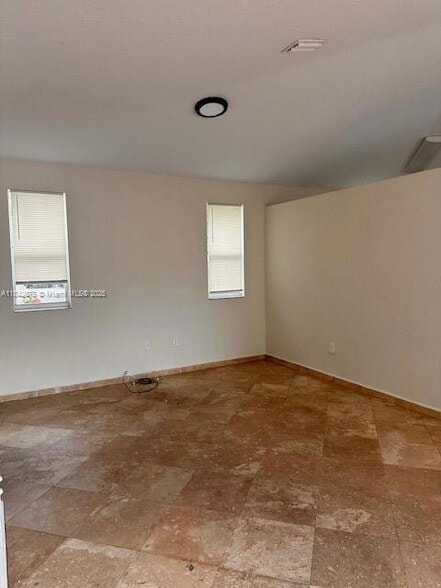Building Photo - 21733 Ingraham Ave Rd