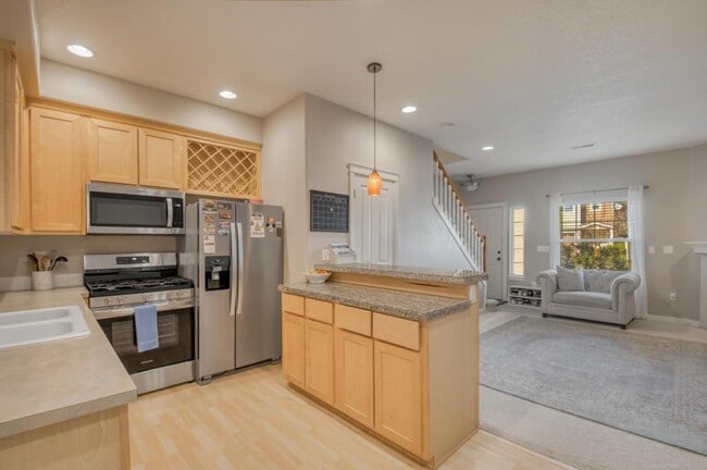 Building Photo - 2528 NW 2nd Terrace