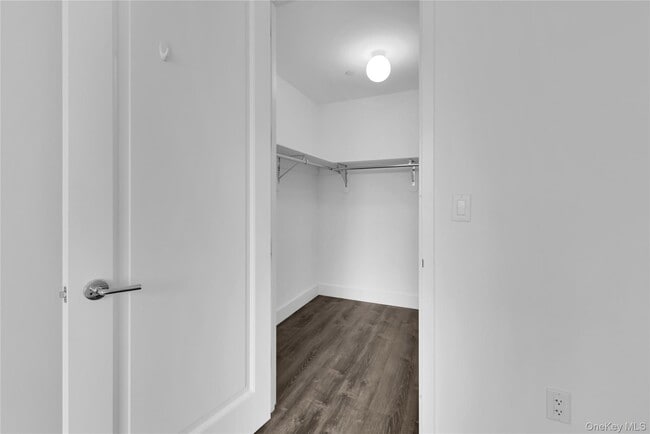 Building Photo - 175 Huguenot St