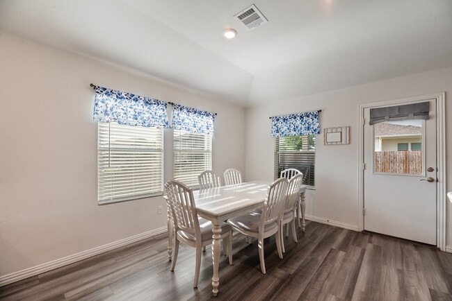 Building Photo - 2536 Peoria Dr
