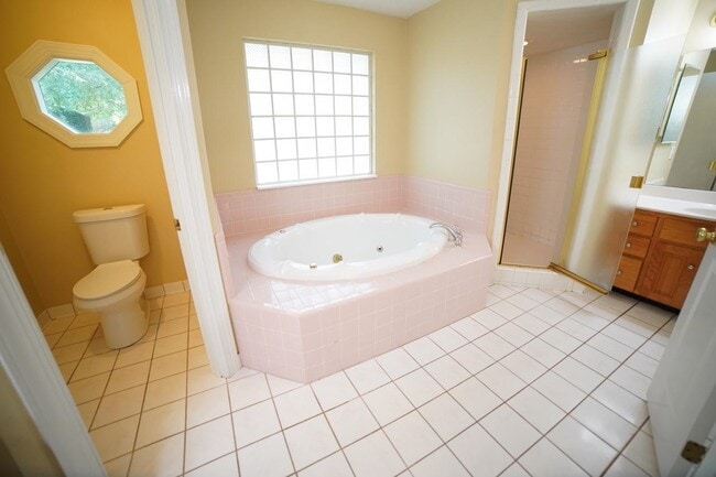 Building Photo - 352 Meadow Ridge Dr