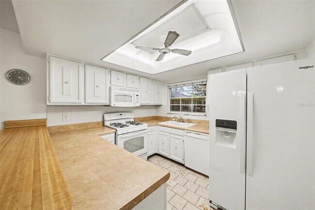 Building Photo - 5033 Loyola Ln