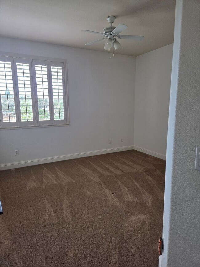 Building Photo - 5 Bdrm, 4 bath home located in Highland View Community off Silva Valley