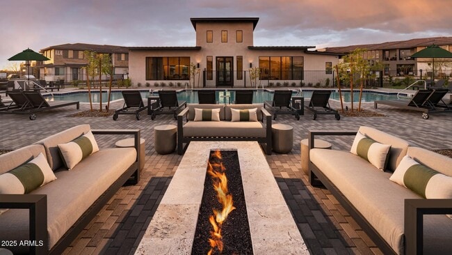 Building Photo - 2121 W Sonoran Desert Dr
