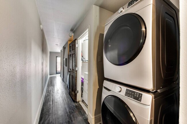 Building Photo - 5002 Junius St