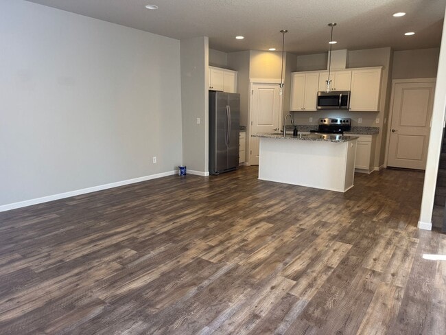 Building Photo - Amazing 3 bedroom home