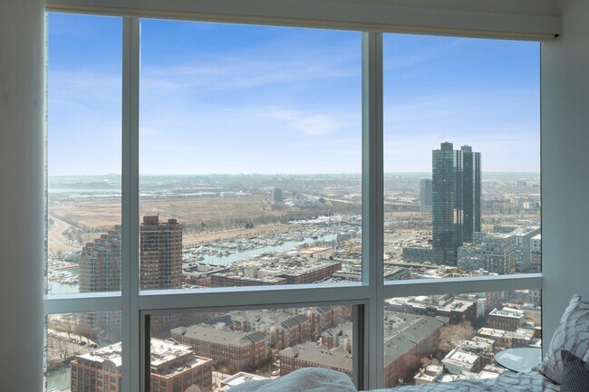 Building Photo - 77 Hudson St