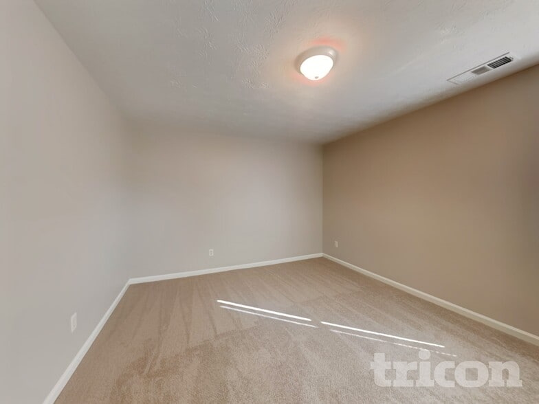Building Photo - 613 Everlasting Way