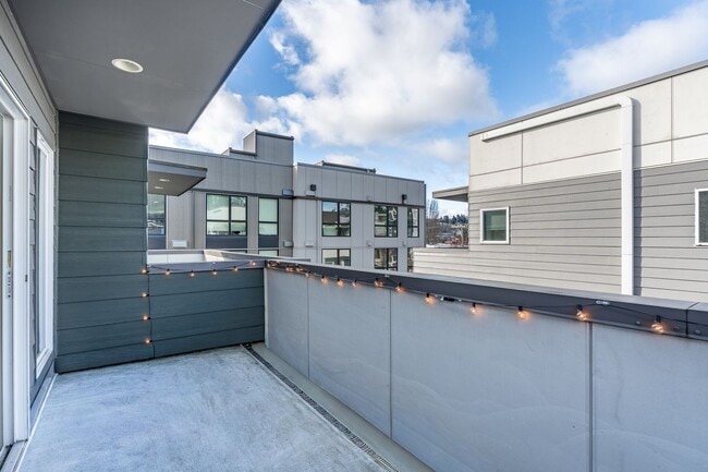 Building Photo - Welcome Home Modern Townhome in the heart of Freemont