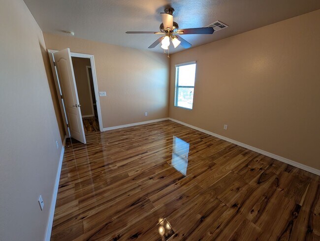 Building Photo - 4 Bedroom 3 Bathroom Circle Cross Ranch Home