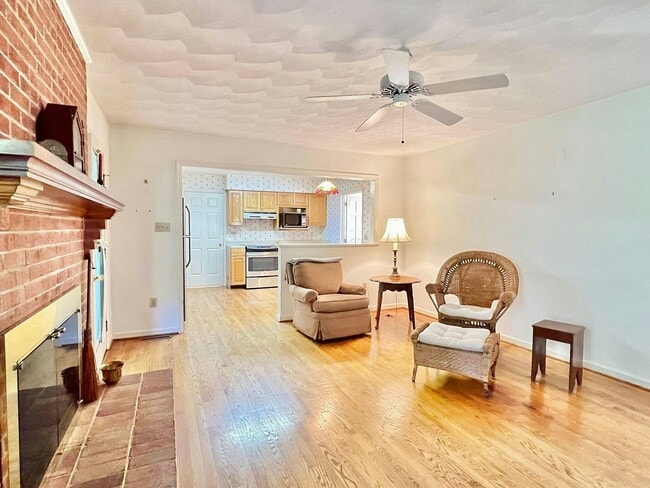 Building Photo - 4946 Appletree Dr