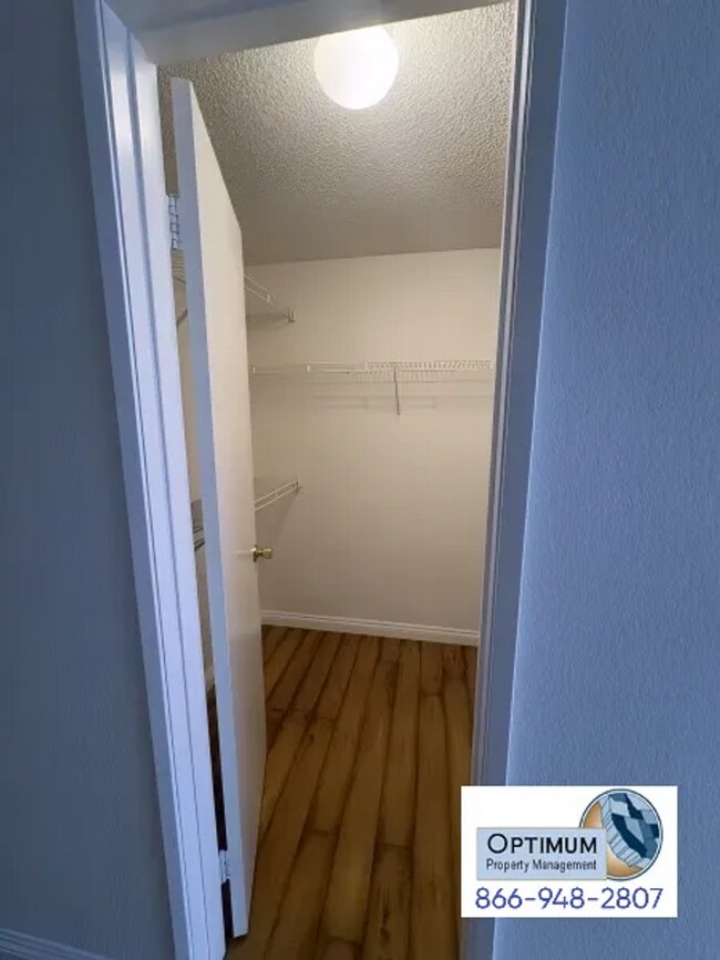 Building Photo - Spacious 4-Bedroom Home with Fireplace & Large Backyard