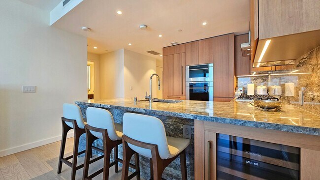 Building Photo - Victoria Place Furnished 1bdrm/1ba/1pkg