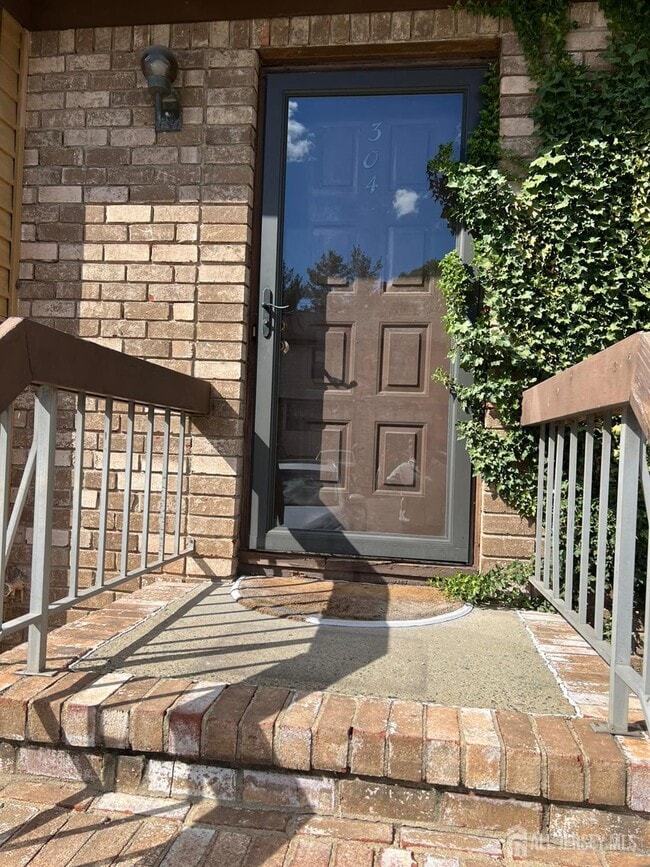 Building Photo - 304 Merrywood Dr