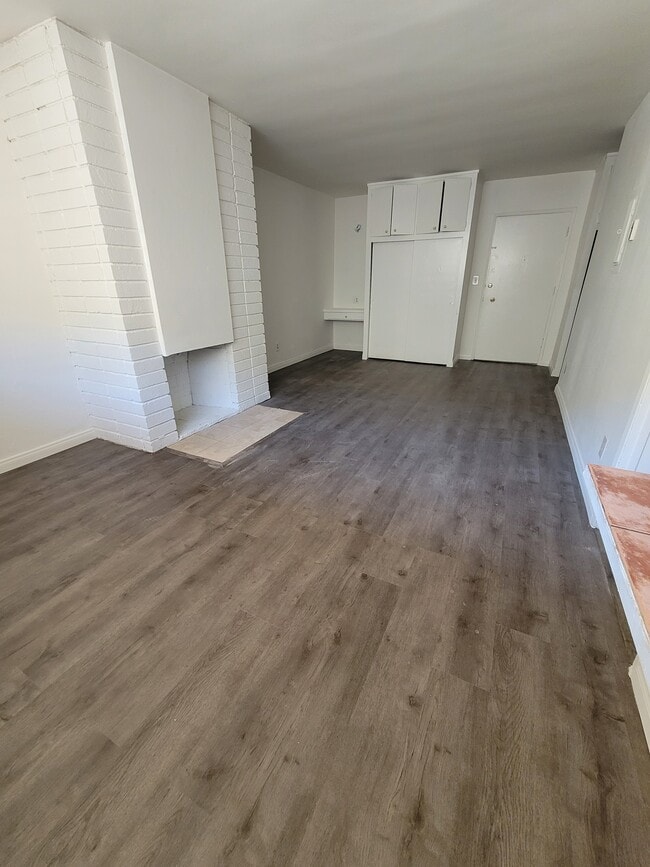 Building Photo - 7111 Woodley Ave