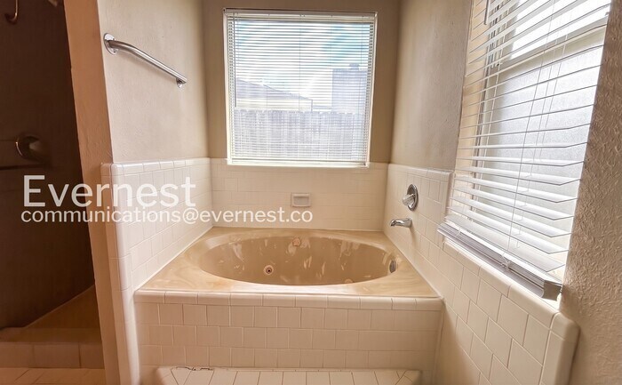 Building Photo - 3103 Hazy Park Dr