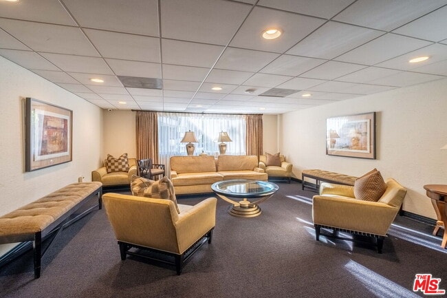 Building Photo - 100 S Doheny Dr