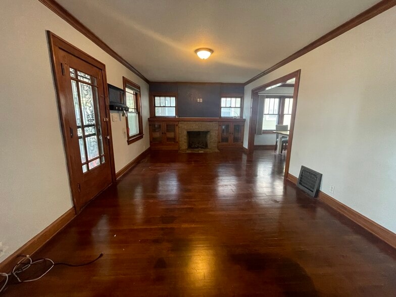 Living room - 4528 Terrace St