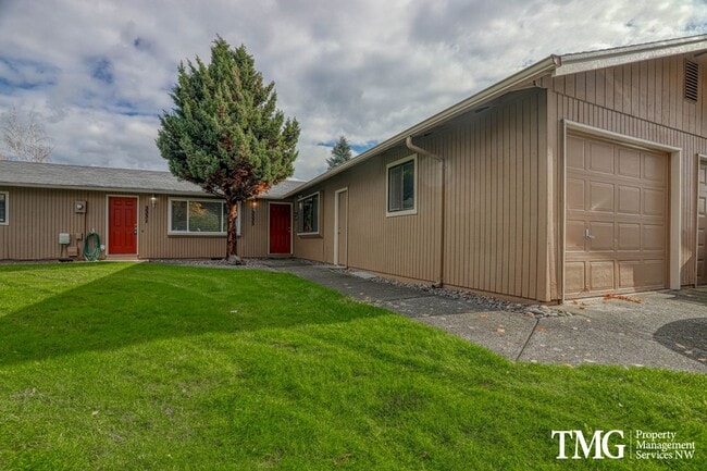 Building Photo - Charming Duplex with Garage Near the Washo...