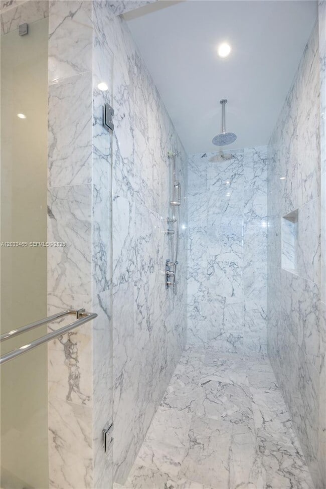Building Photo - 15701 Collins Ave