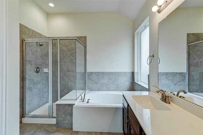 Building Photo - 84 Linnwood Dr