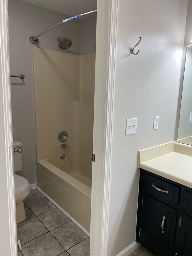 Building Photo - Beautifully Updated 3 Bed/2 Bath Home with...