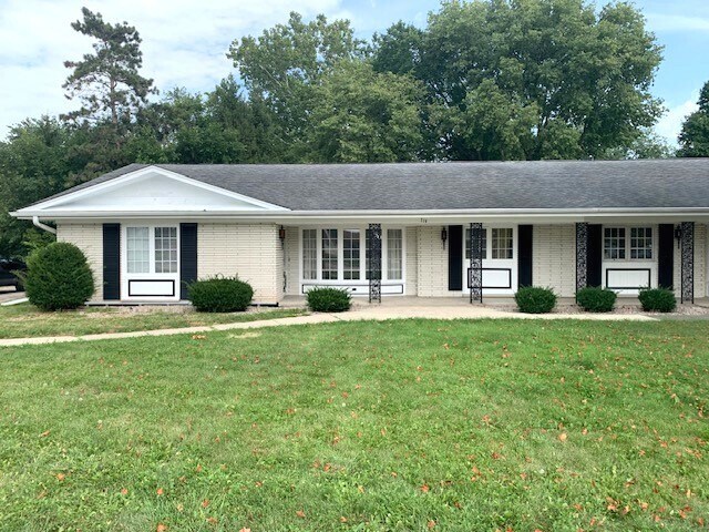 Building Photo - 714 N Bridge St