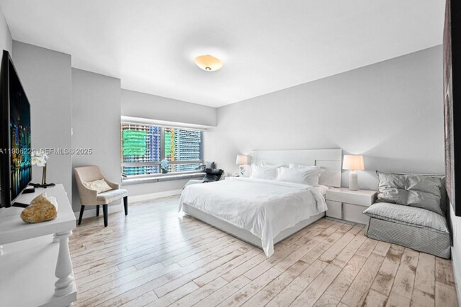 Building Photo - 1435 Brickell Ave