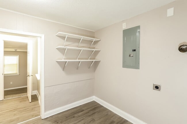 Building Photo - 3810 E 53rd Terrace