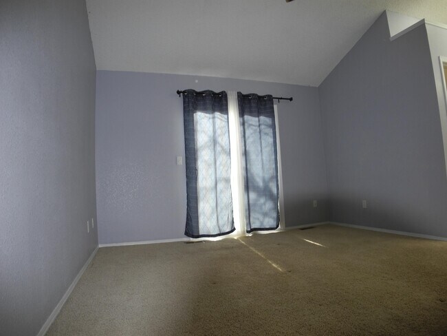 Building Photo - 4420 Stonehaven Dr