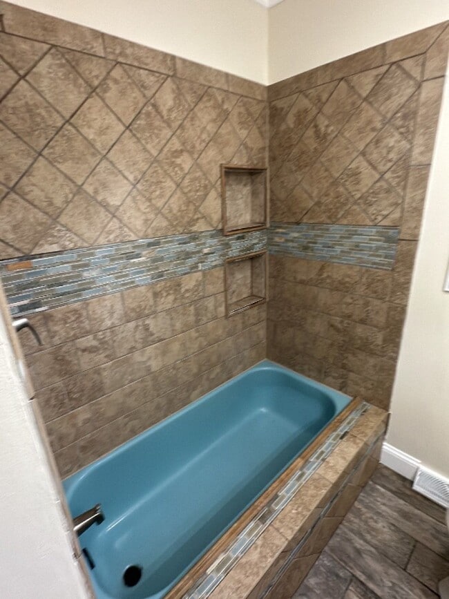 Building Photo - 408 Apple Dr